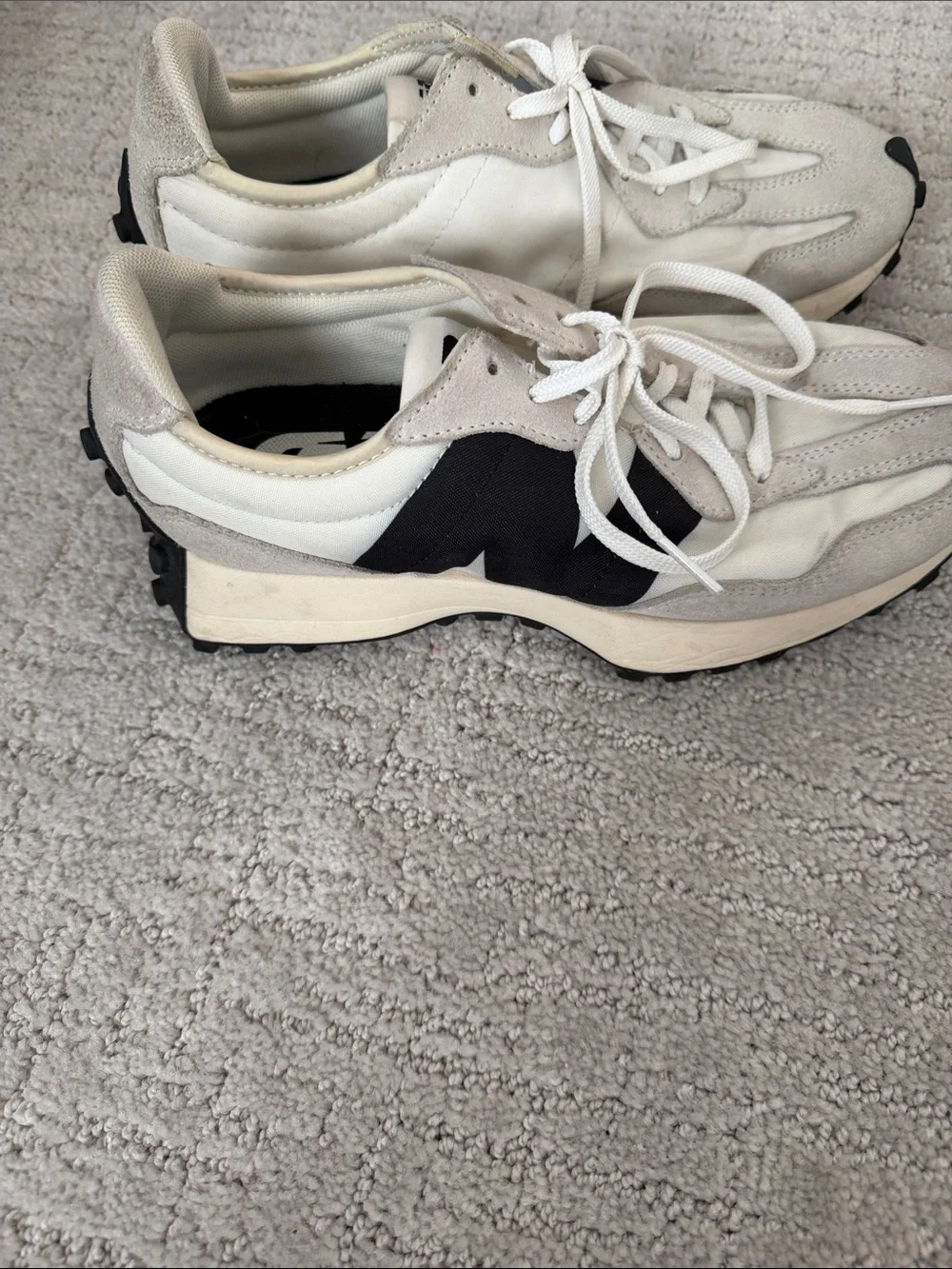 New Balance women's/NB White Cream Black Runner Sneakers